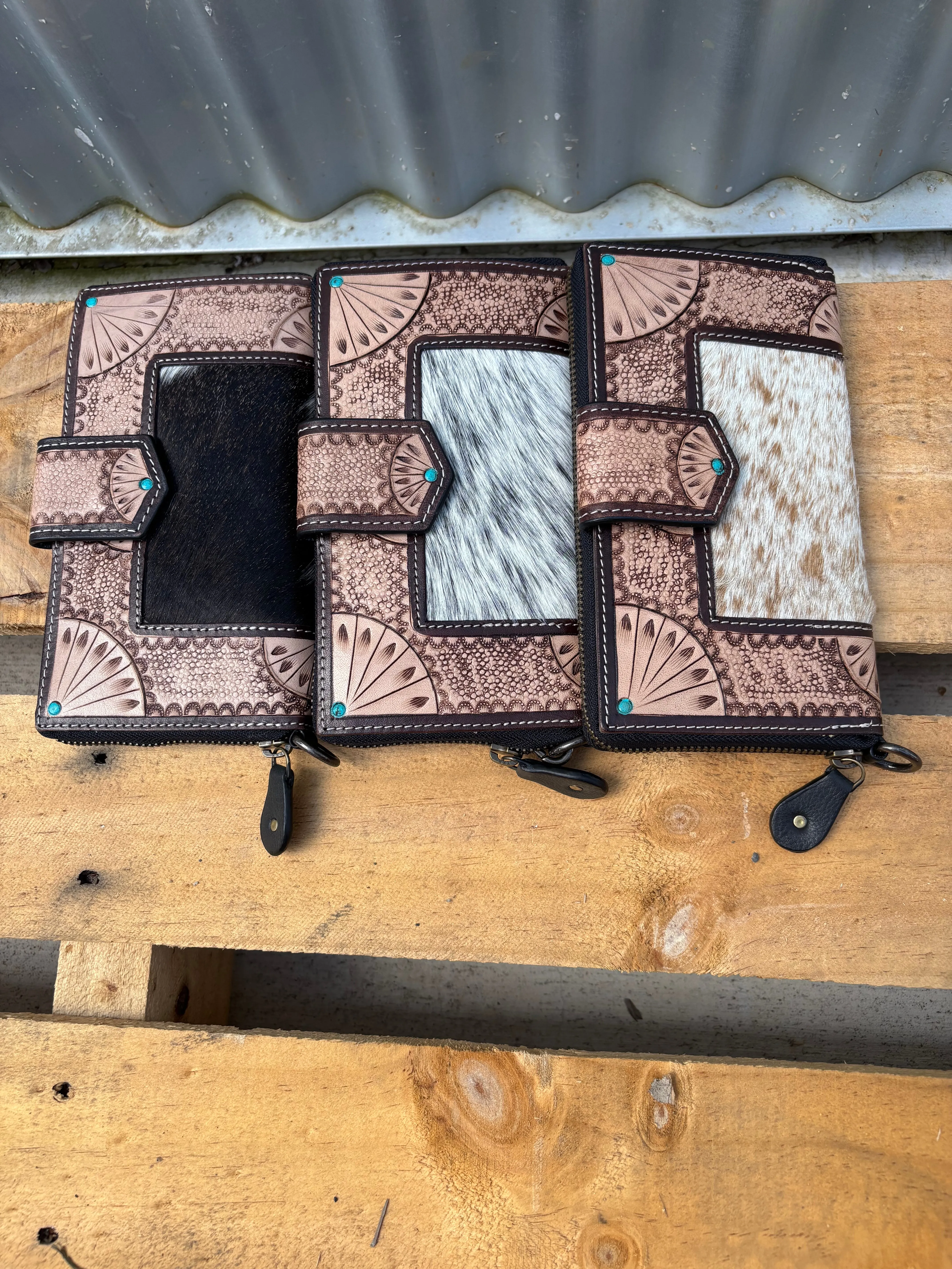 AE4023 Lucy Hide Purse With Painted Leather Tool