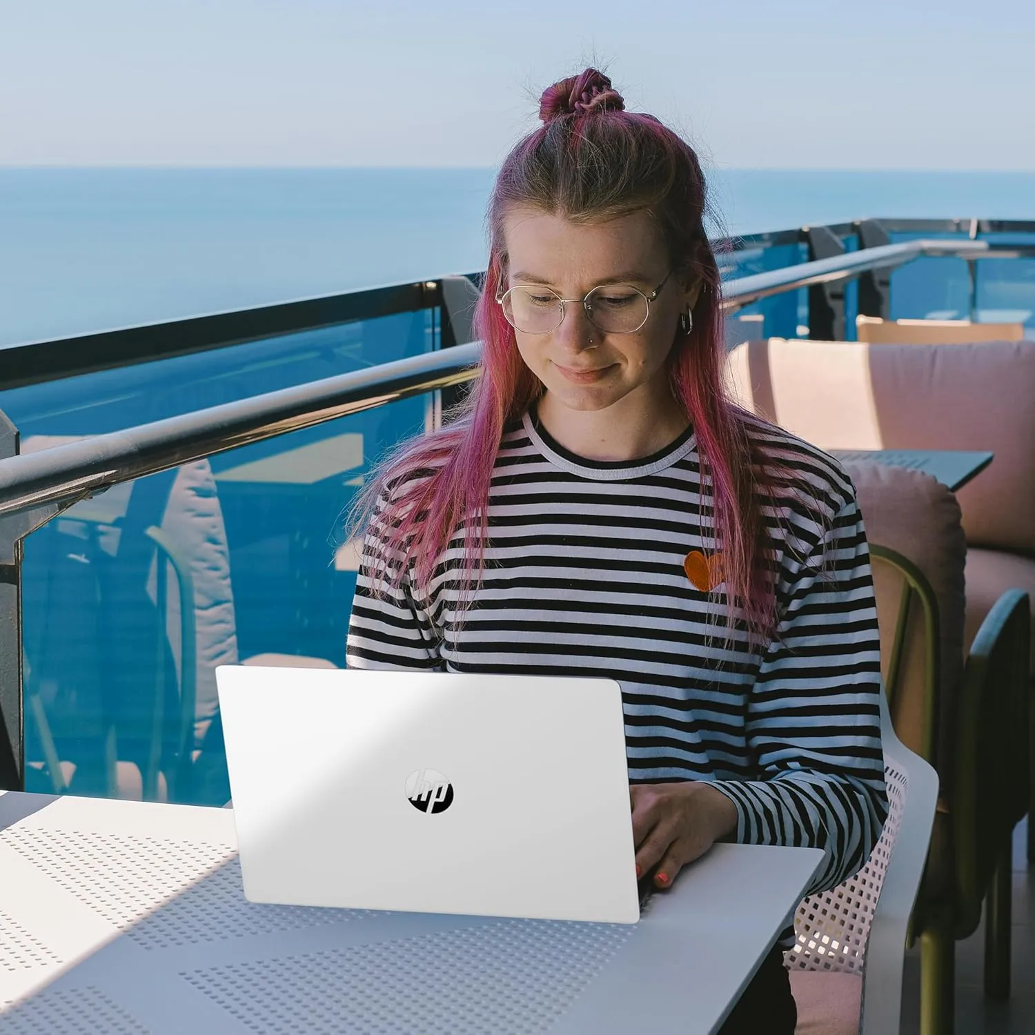 HP 17 Laptop, Intel Celeron N4120 Processor, 17.3’’ HD  Touchscreen Display, 32GB RAM,1TB SSD, Intel UHD Graphics, Backlit Keyboard, Windows 11 Home, Fatcayes Accessory, Diamond White (Renewed)