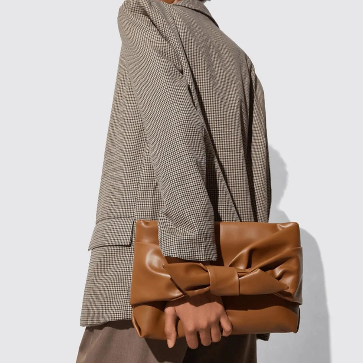 PU Leather Bow Clutch Handbag Brown Purse for Women Zipper Soft Underarm Bag Wristlet Purse Large Capacity Lightweight