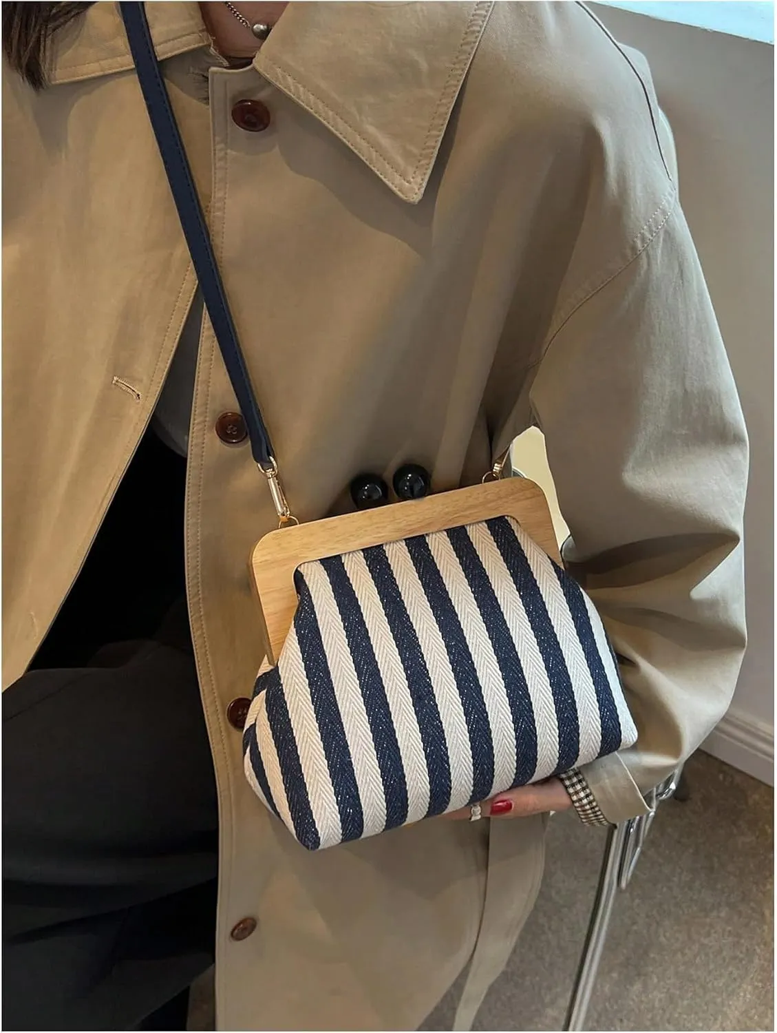Verdusa Women's Striped Clutch Purse Handbags Kiss Lock Crossbody Bag