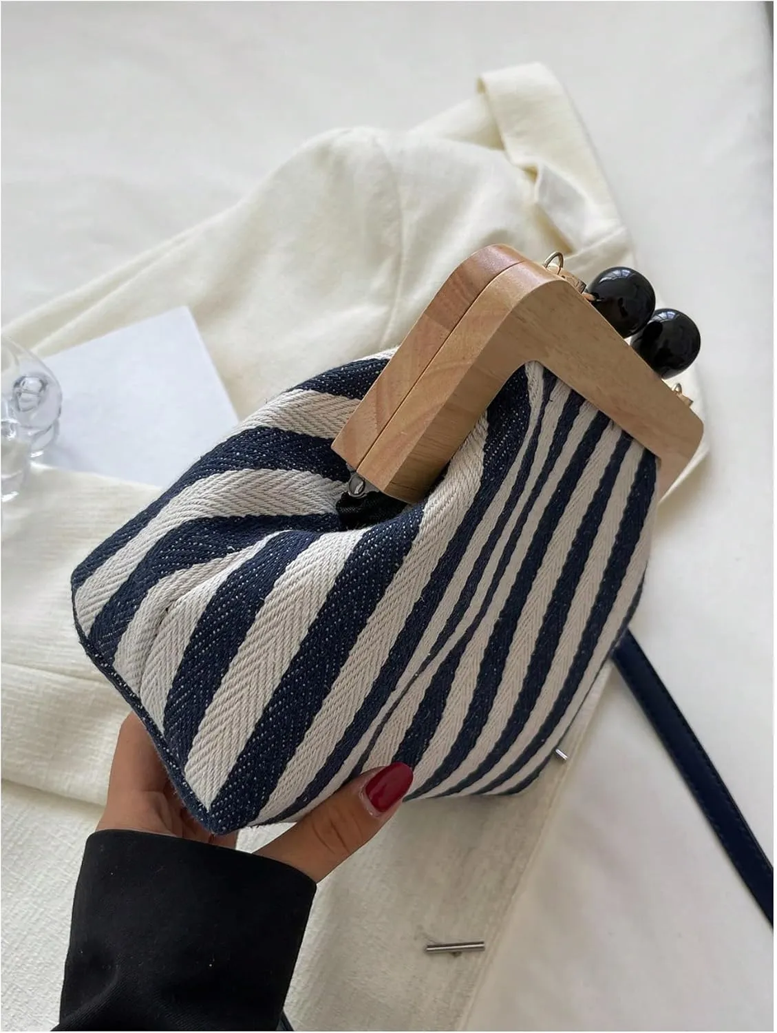 Verdusa Women's Striped Clutch Purse Handbags Kiss Lock Crossbody Bag
