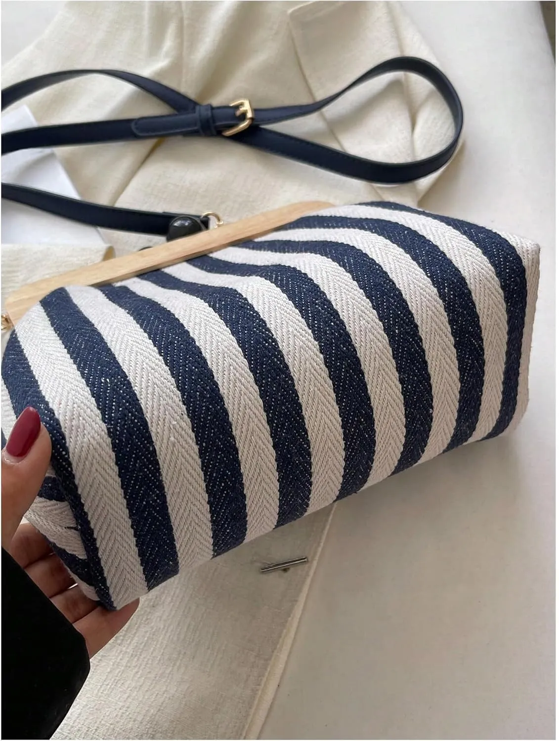 Verdusa Women's Striped Clutch Purse Handbags Kiss Lock Crossbody Bag