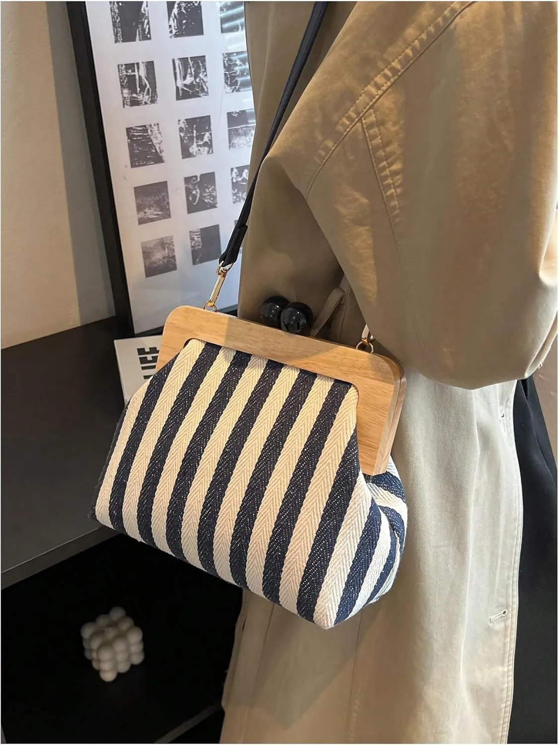 Verdusa Women's Striped Clutch Purse Handbags Kiss Lock Crossbody Bag