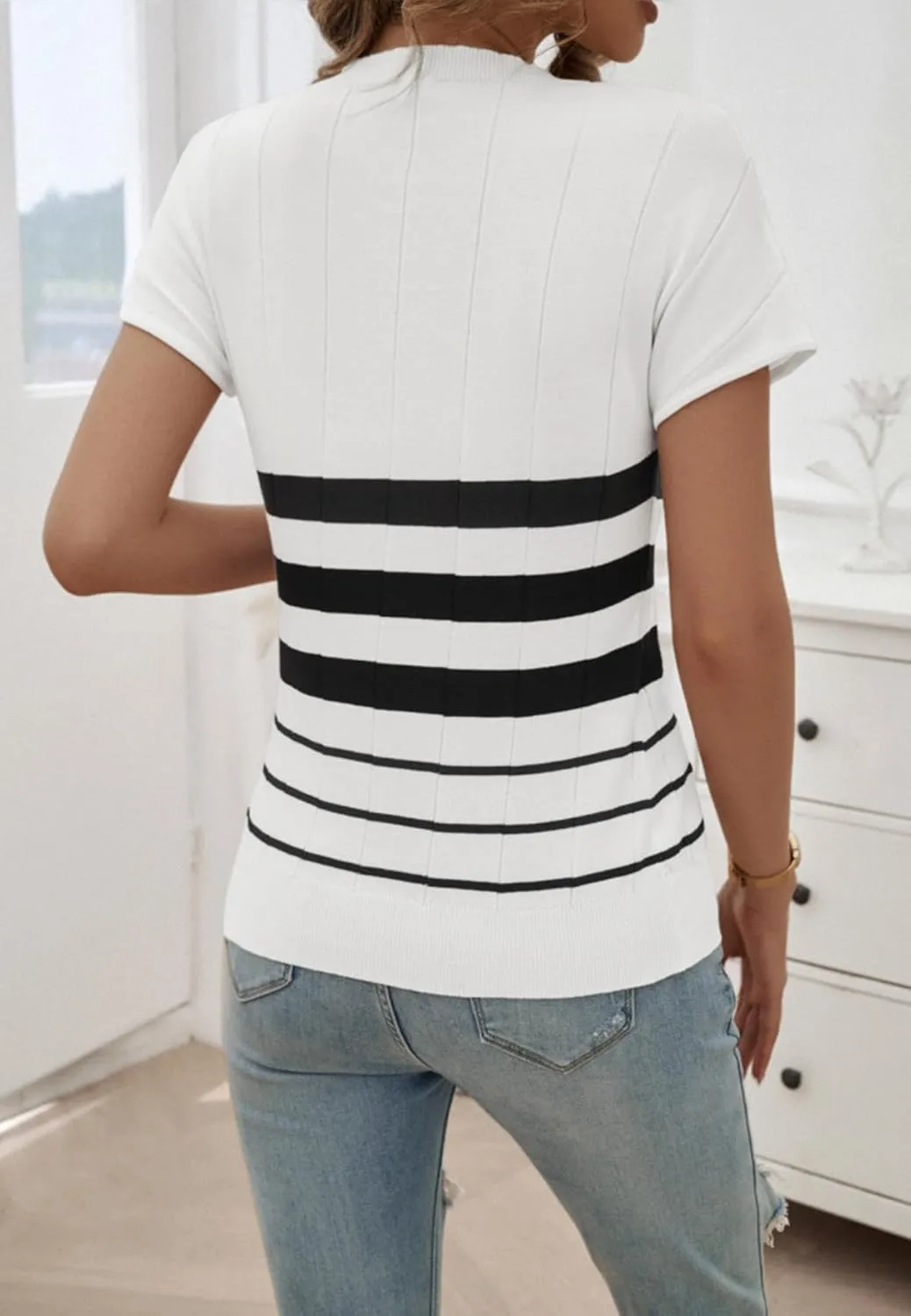 Women's Summer Round Neck Striped Contrasting Short Sleeved Sweater with Temperament Slim Fit and Slimming Top